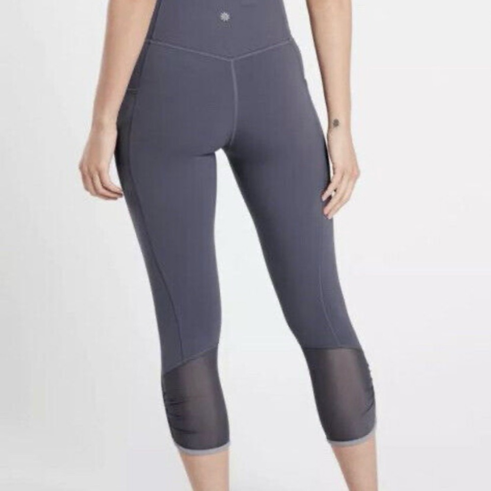 Athleta Salutation Stash Pocket II Capri - Picture 2 of 5